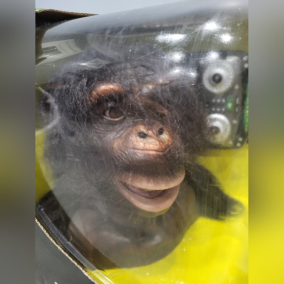 Sharper Image Alive! Chimpanzee RARE BRAND NEW IN BOX - Picture 9 of 15